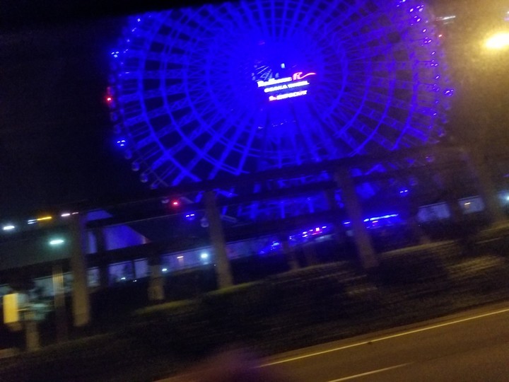 夜の観覧車