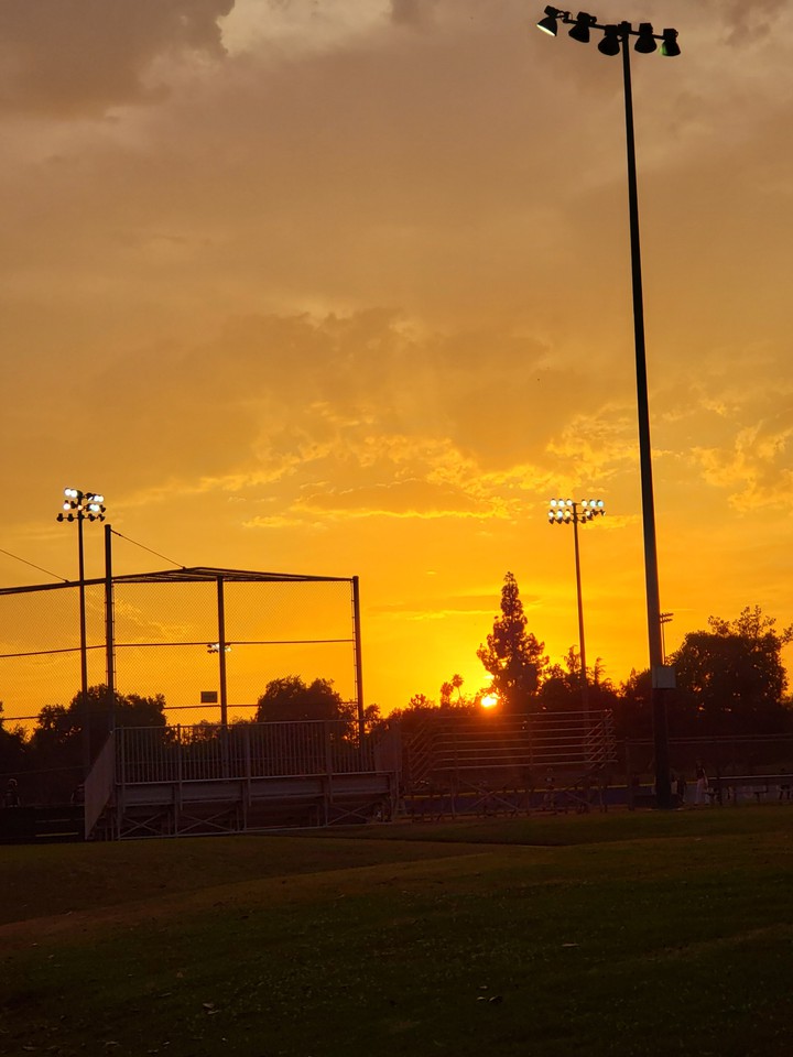 un hermoso atardecer de verano.