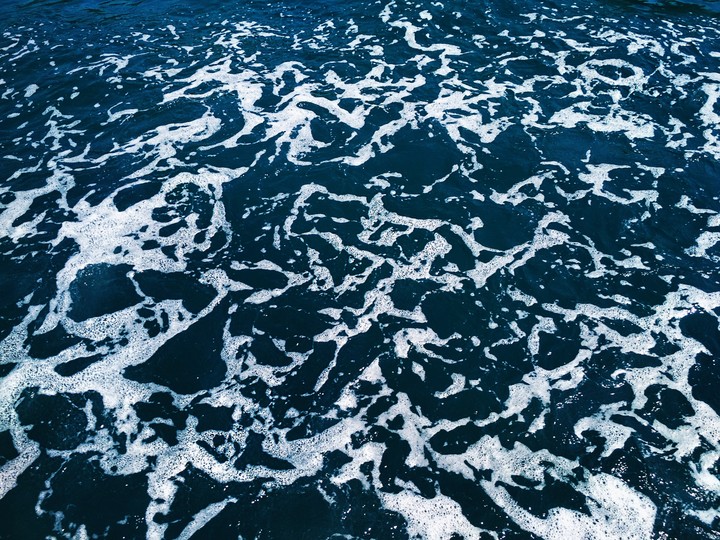 море