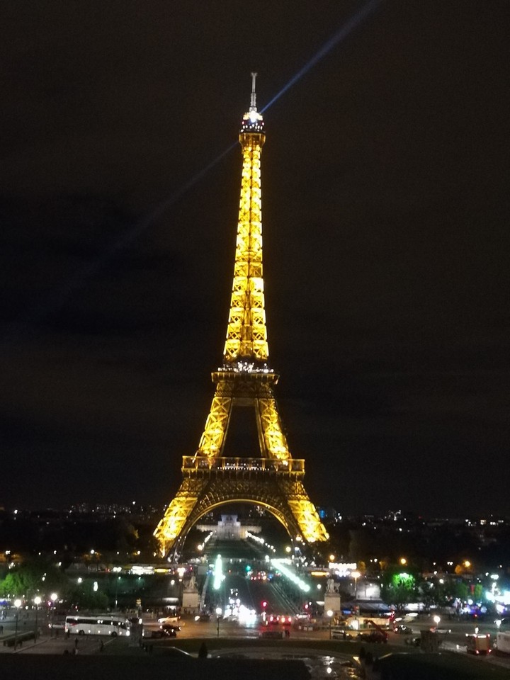 tour Eiffel de nuit