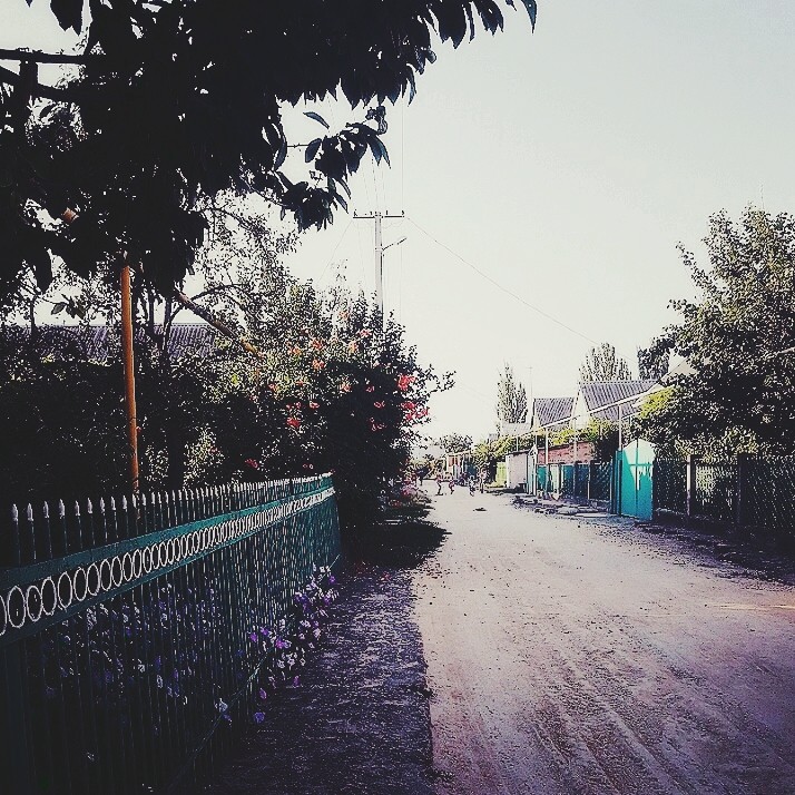 улицы города, переулок