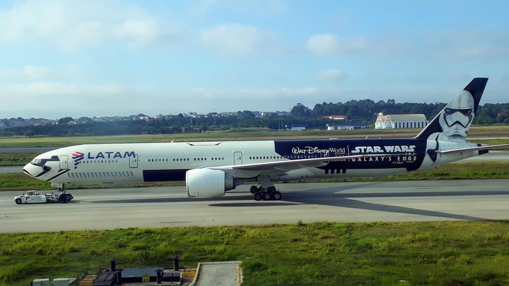 Boeing 777-300 (Star Wars Galaxy's Edge)