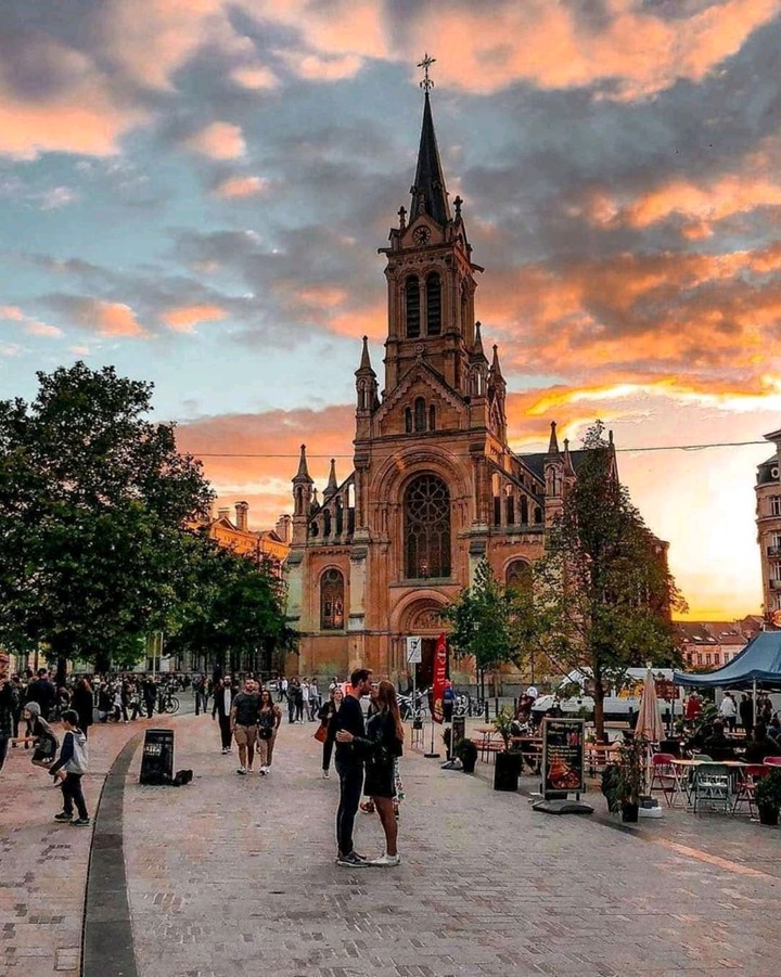 Parvis de Saint gilles