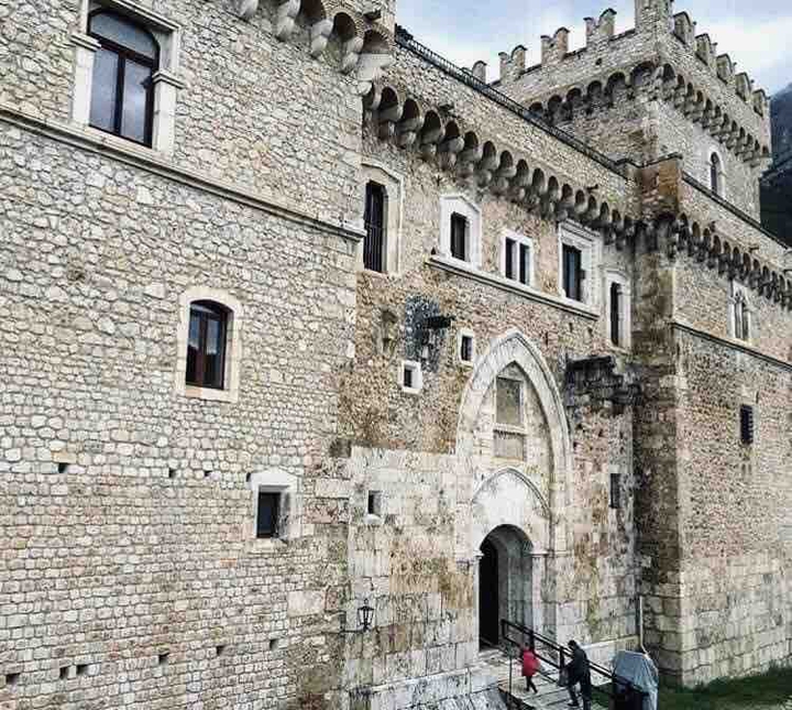 Castello Piccolomini