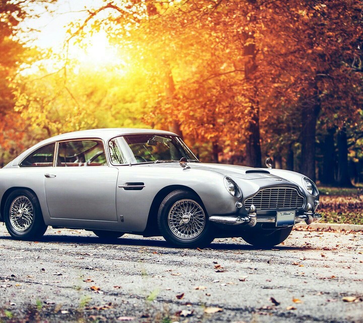 the vintage car