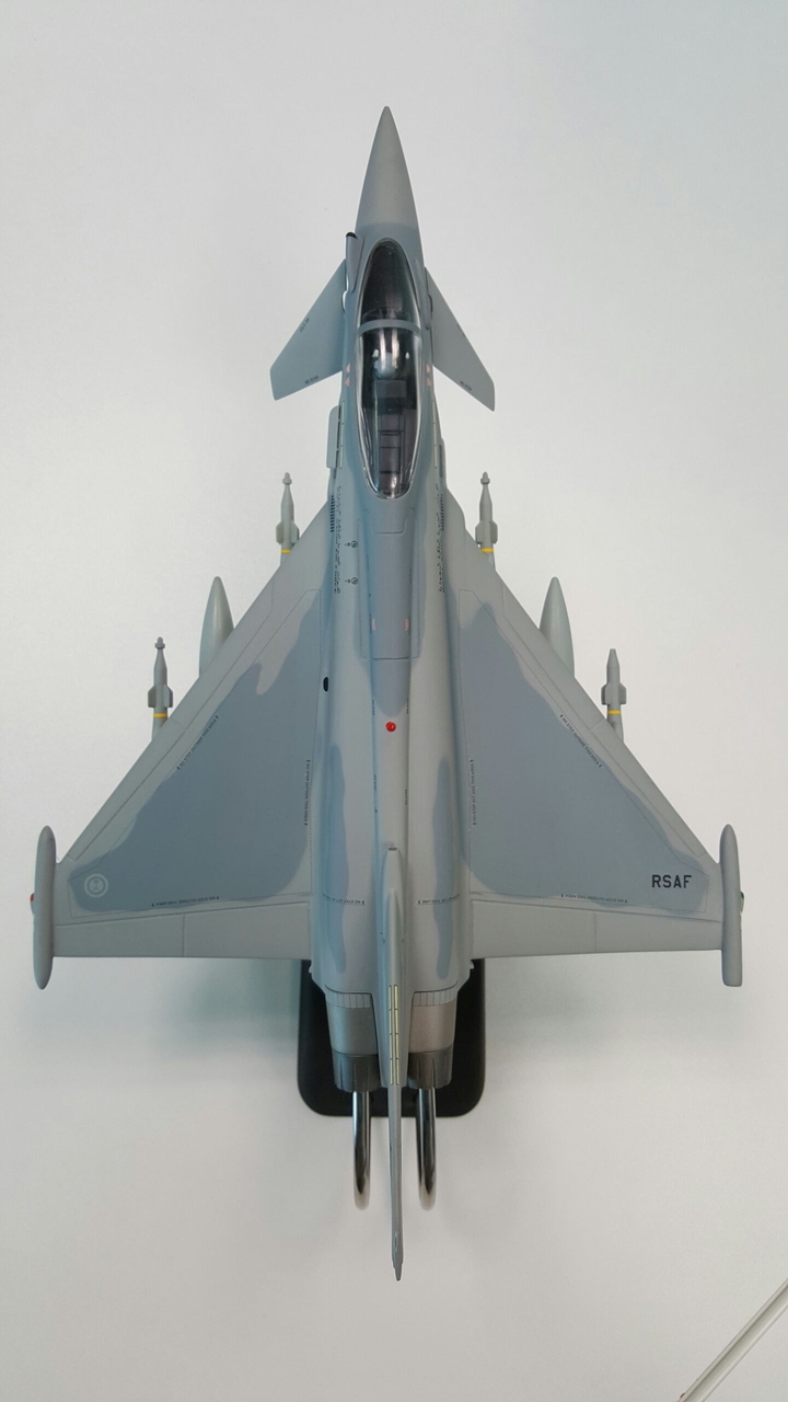 F16