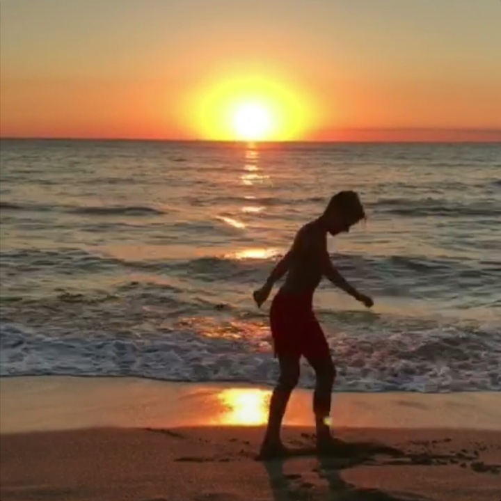 Shuffle at the ocean