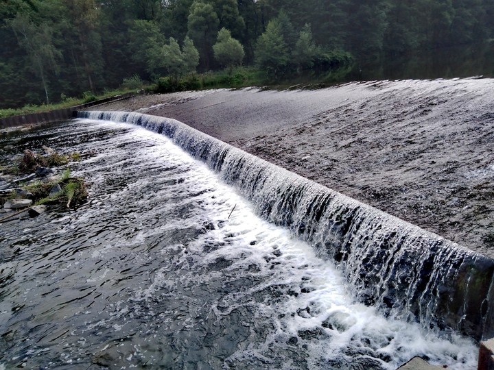 weir