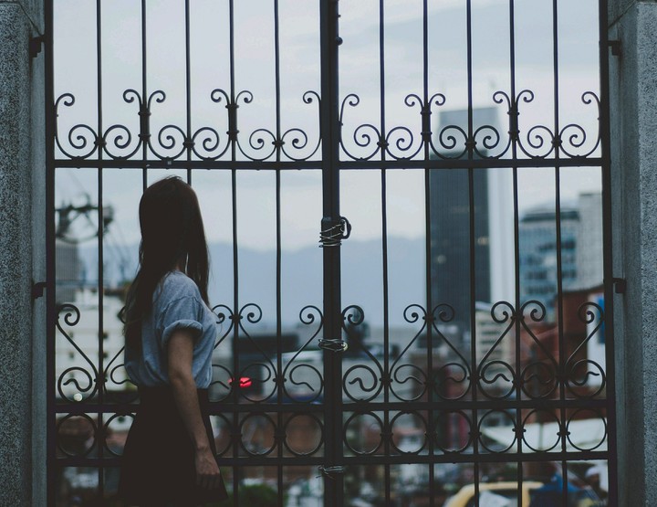 Alone girl'