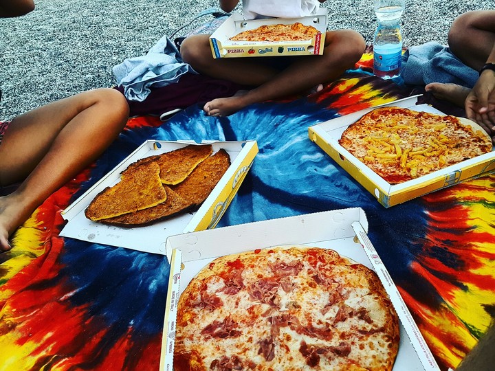 pizza whit friends