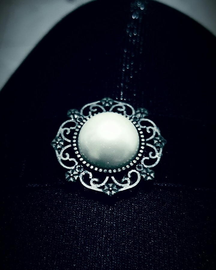 Pearl choker