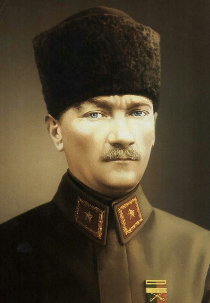 Atatürk Türkiye Cumhuriyeti'ni Kuran insandır