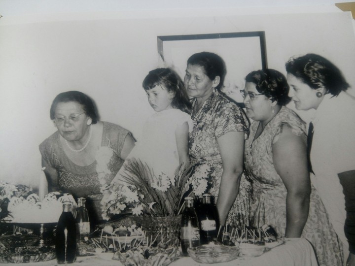 5 generations of women