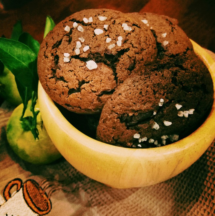 Chocolate cookies with seasalt