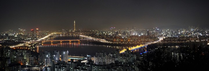 롯데월드타워 전경인 한강공원 다리
