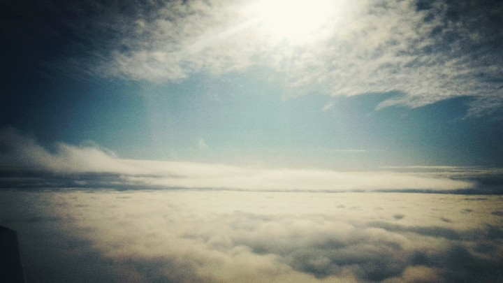 Au dessus des nuages