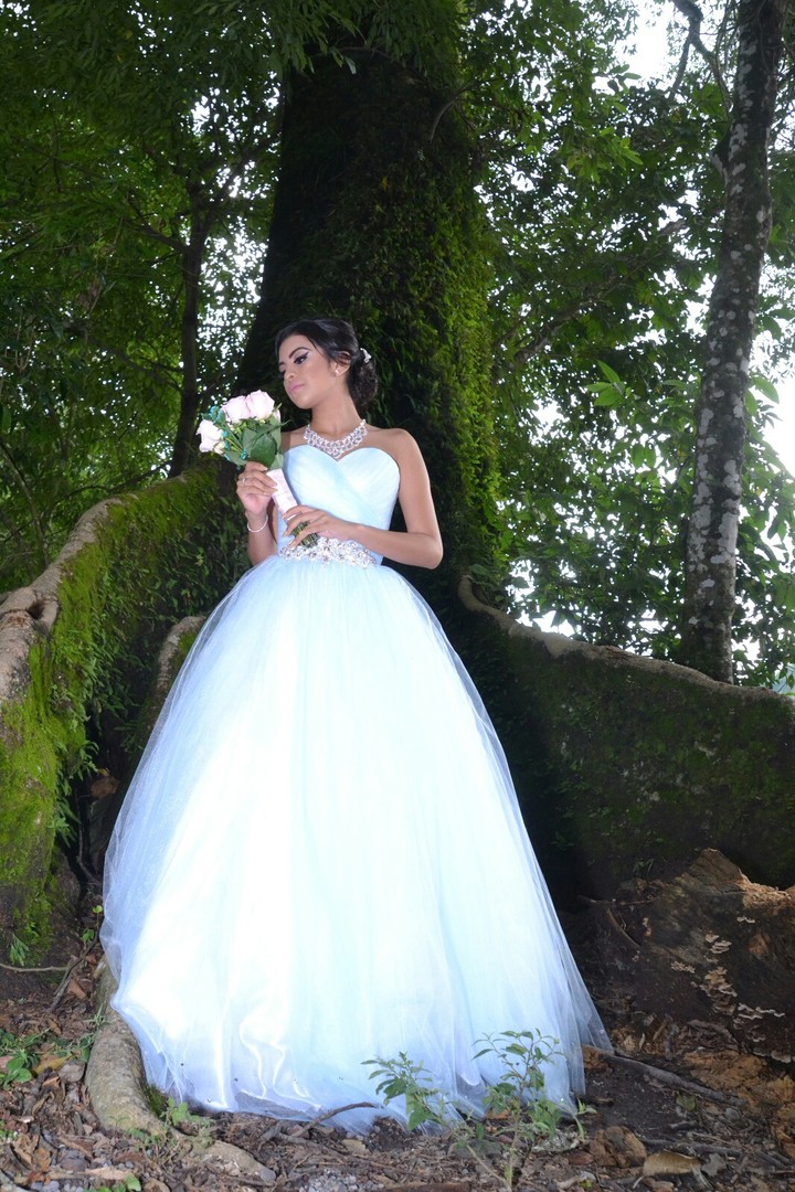 Laguna La.maria quinceañera