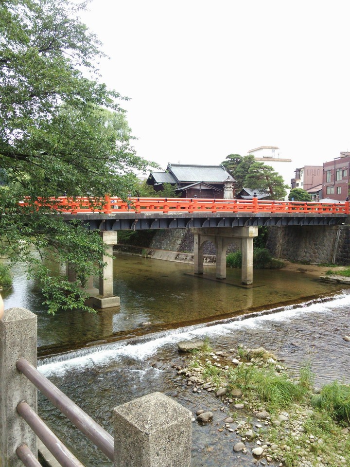 red bridge