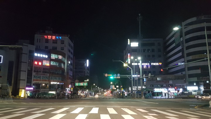 empty street in seoul