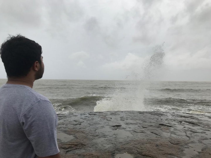 Calm thoughts near violent waves