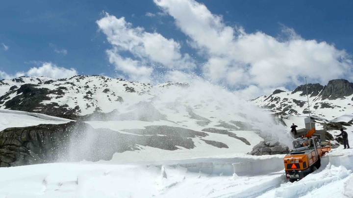 Schneeräumung am Gotthard Pass