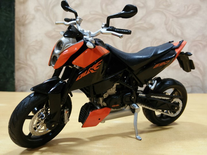 Duke 690 miniature
