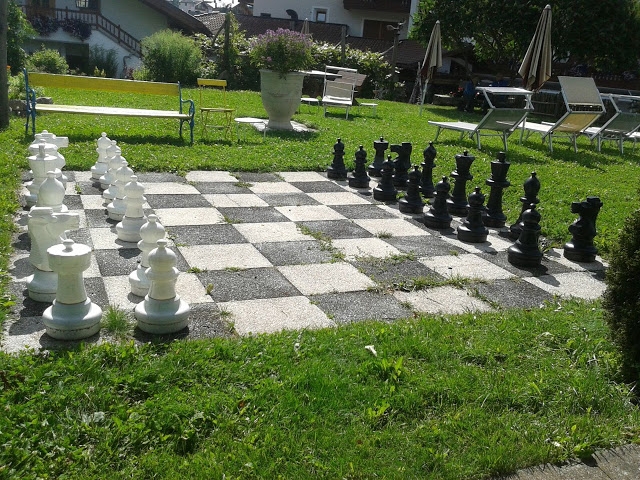 Giant Chess