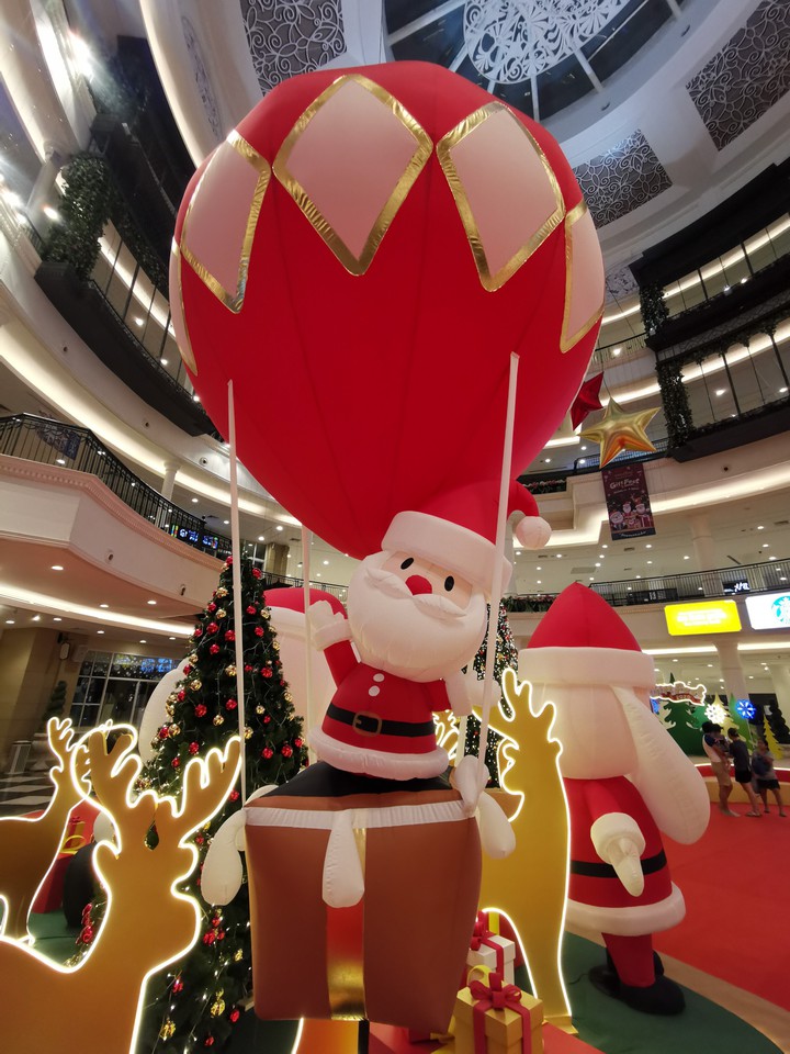 Santa balloons
