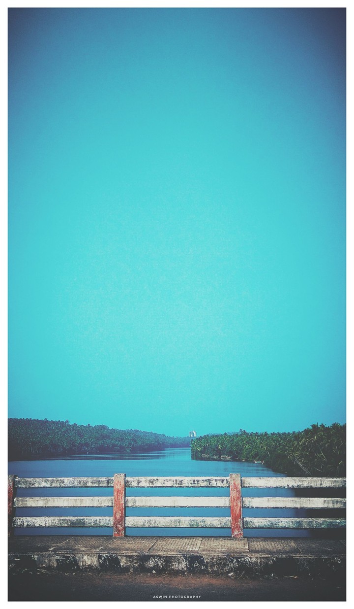 Brige Vibrant Blue