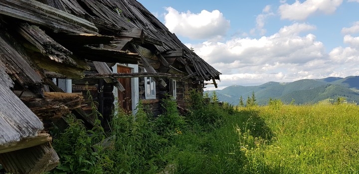 old house in the montains