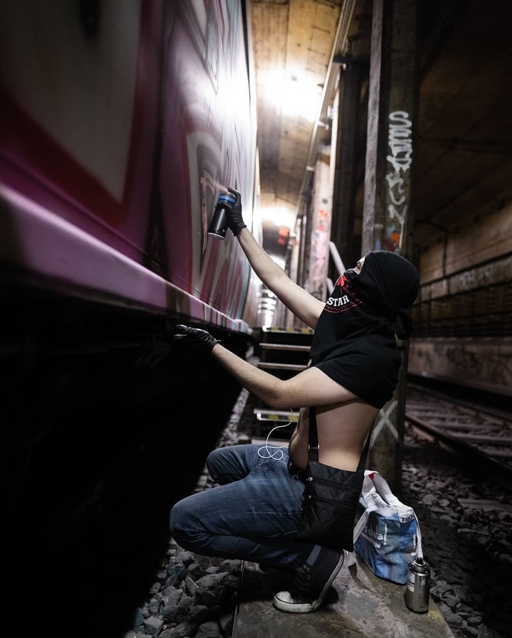 graffiti girl