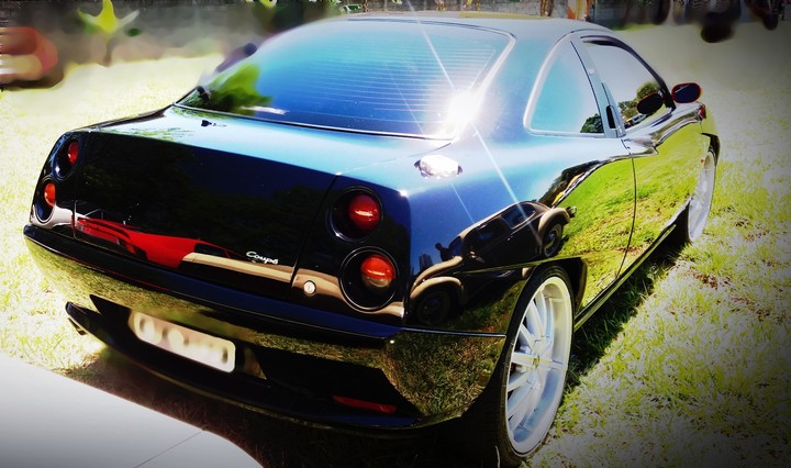 Coupe por trás (carro lindo)