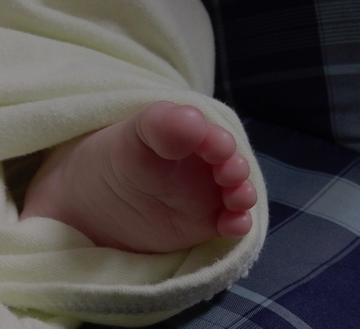Tiny toes
