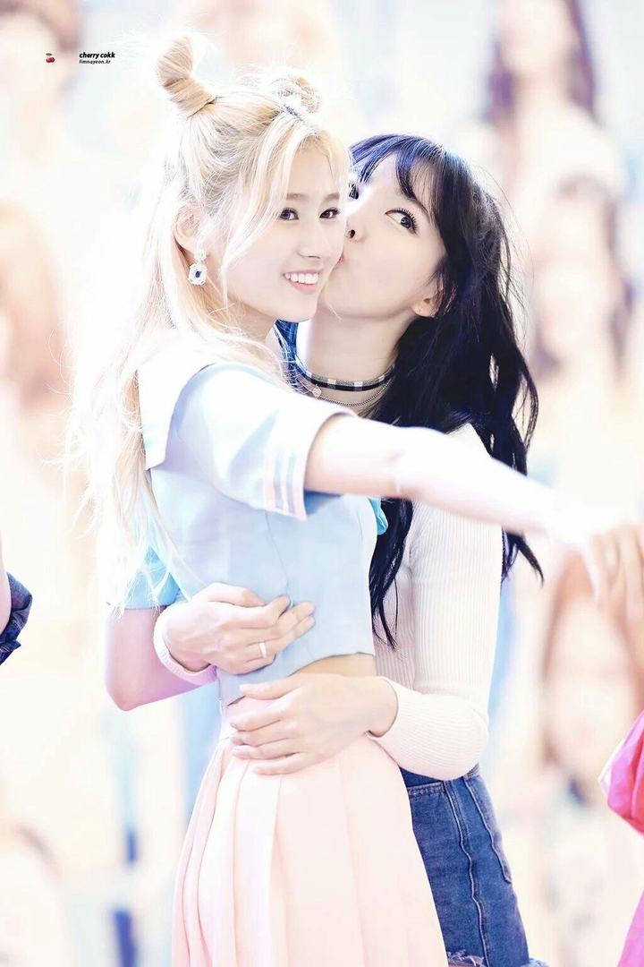 sana & nayeon