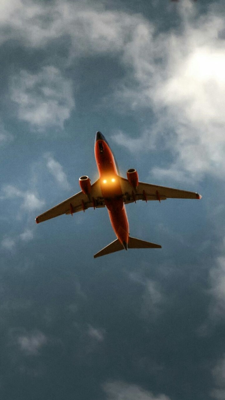 ✈
