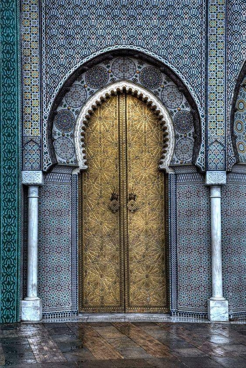 Old, facade wallpapers