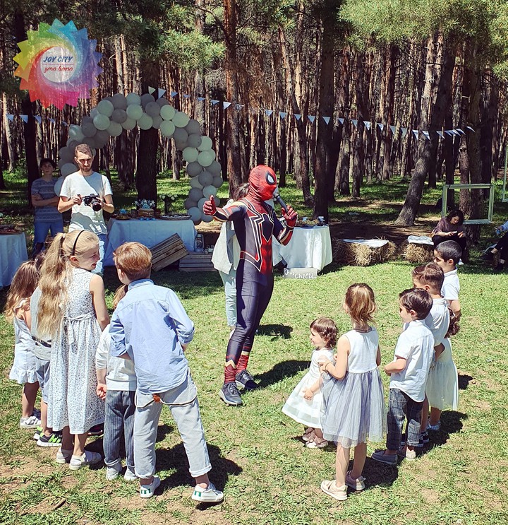 Spiderman with kids