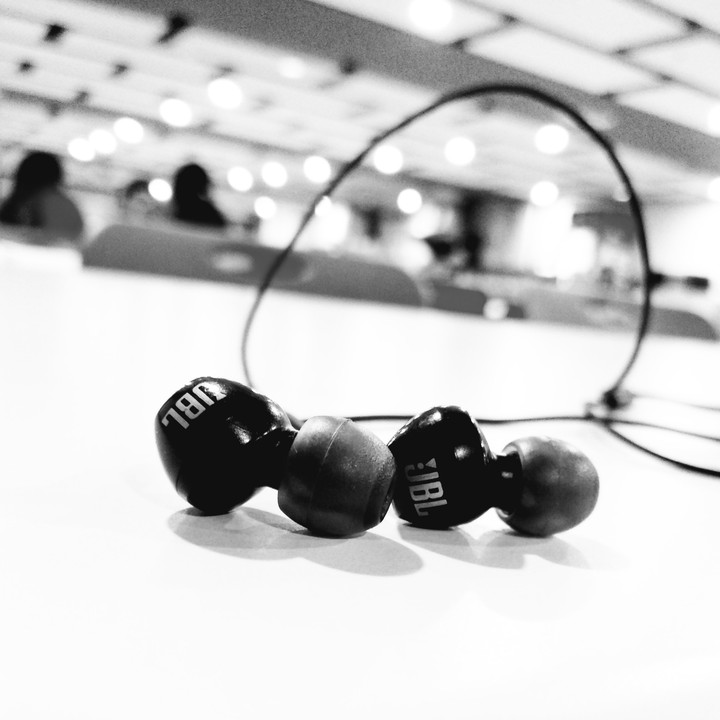earphones
