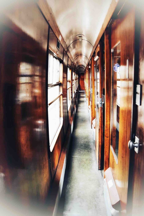 train, Flooring wallpapers