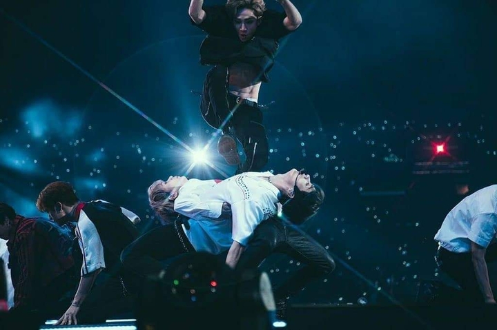 Stray kids- legend moment
