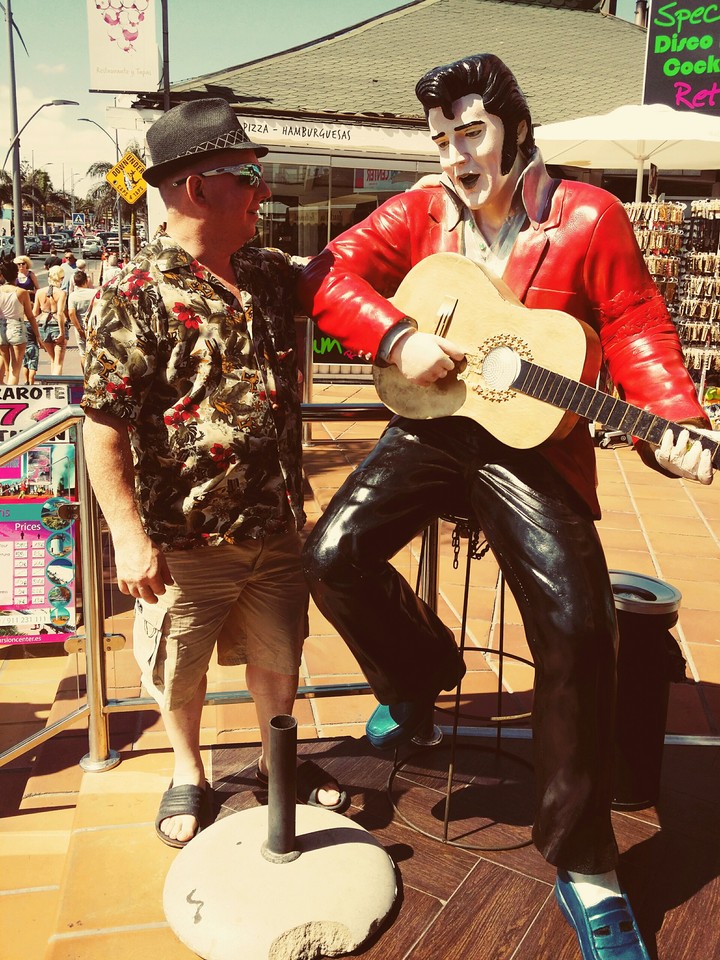 Mein freund da' Elvis "!