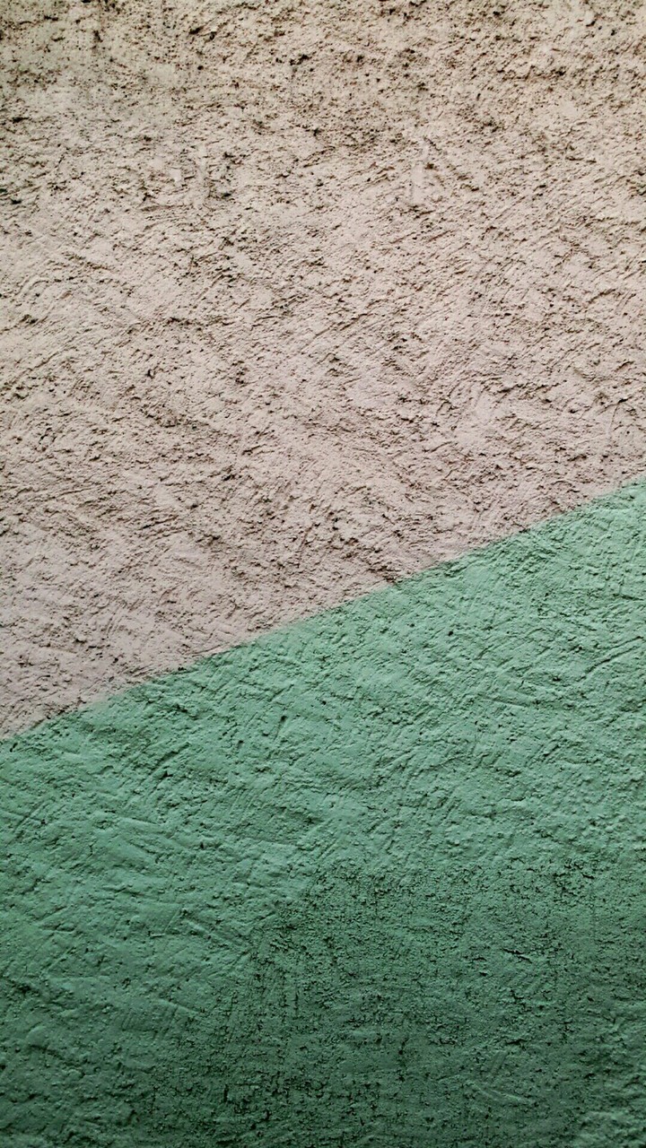 Minimal wall in Luxemburg