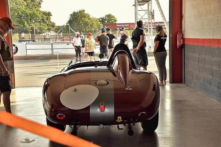 500 Ferrari contre le cancer
