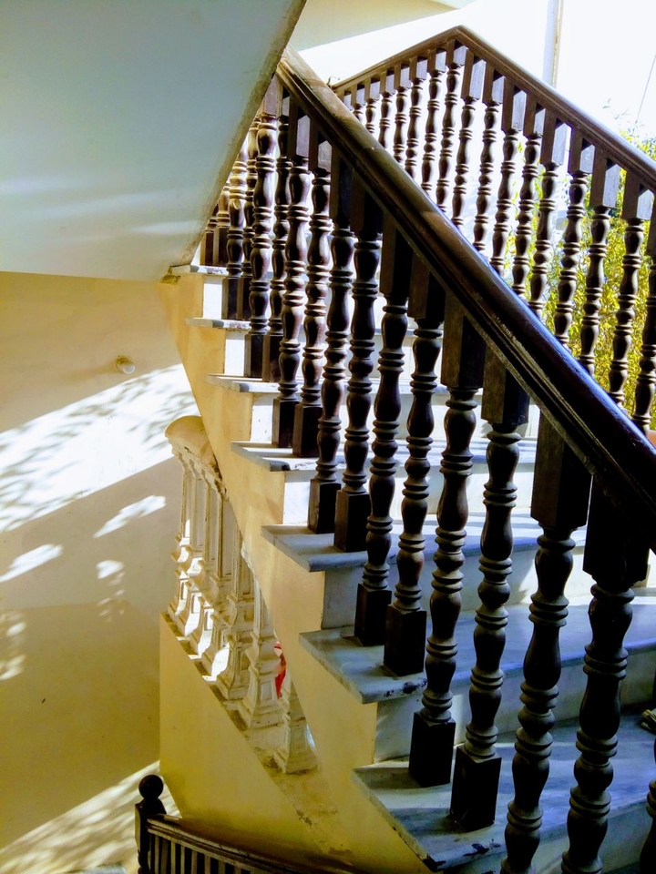 up to stairs down to stairs