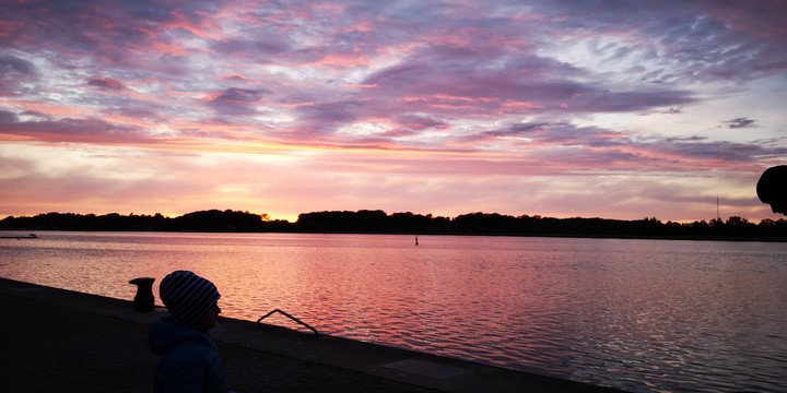 Sonnenuntergang an der Warnow in Rostock
