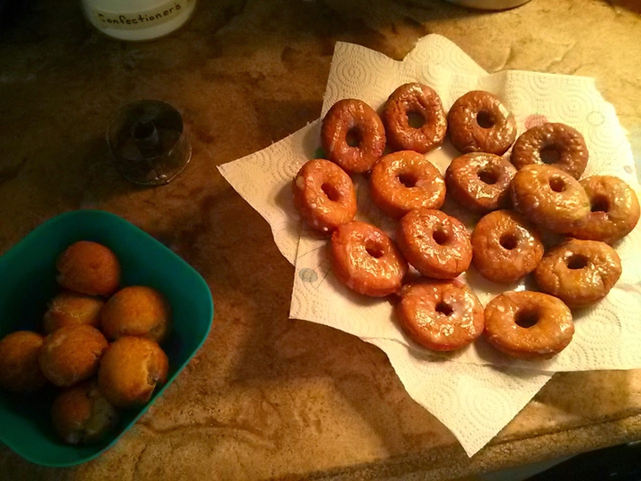 Doughnuts & Doughnut Holes