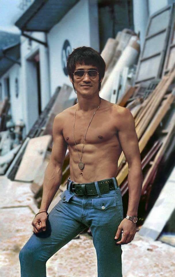 Bruce Lee (•‾⌣‾•)و ̑̑♡