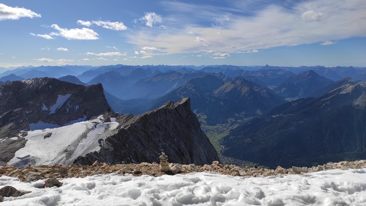 Zugspitze - view on Austria