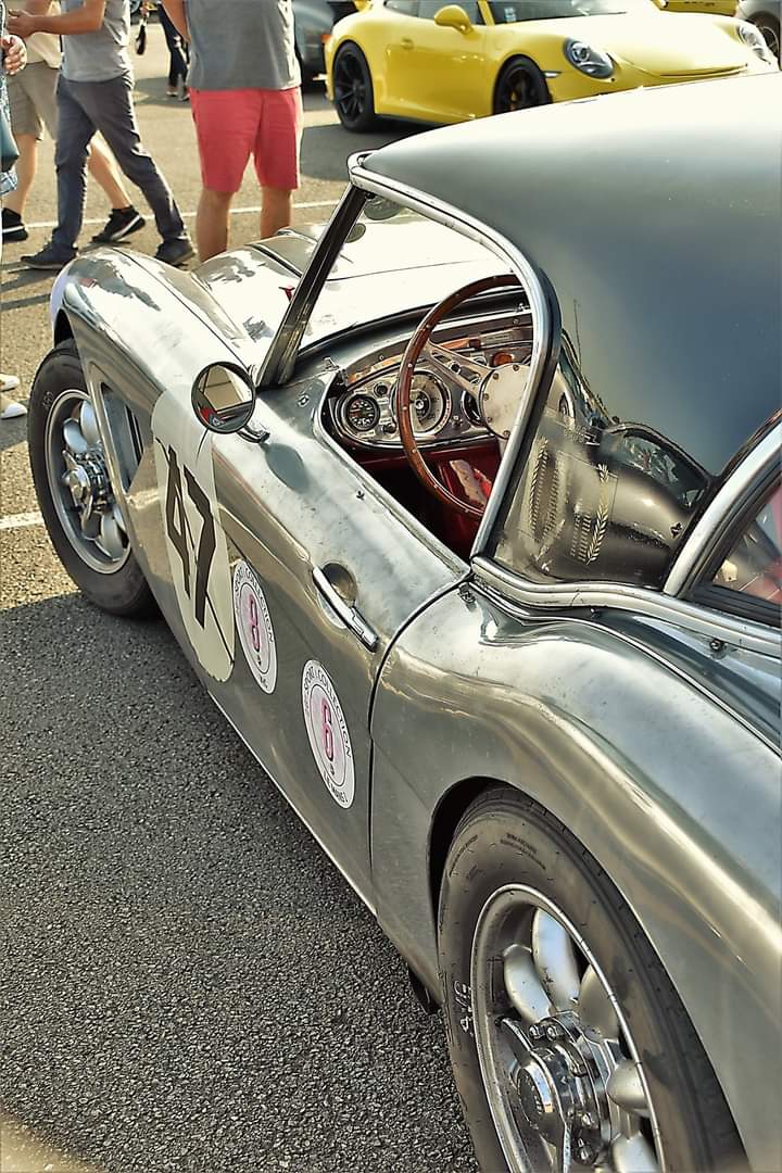 500 Ferrari contre le cancer
