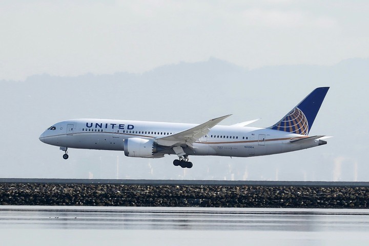 United 787-8